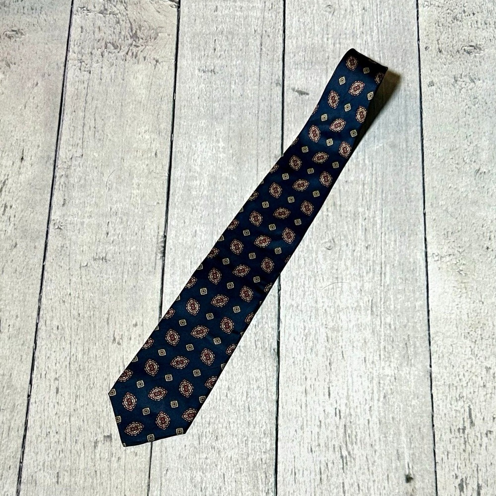 Hastings Bay Mens Navy Red Gold Geometric Pattern Pointed Tie Necktie